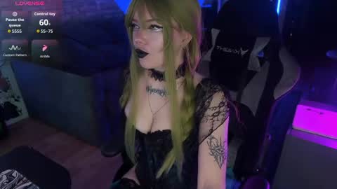Amelia Aley  online show from June 19, 9:04 am
