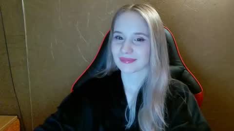 Amelia  online show from June 9, 7:13 pm
