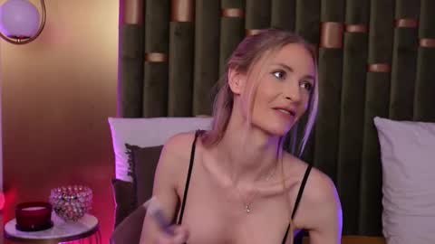 Amelia online show from March 3, 6:48 pm