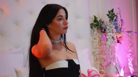 AmeliaJune online show from May 13, 9:35 pm