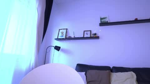 Amelia   online show from April 18, 2:30 pm