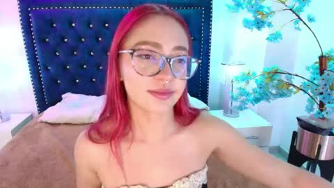 Amelie online show from May 2, 11:16 am