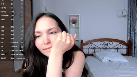 Aylin  online show from April 17, 5:26 pm