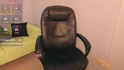 Amina online show from March 13, 1:36 pm