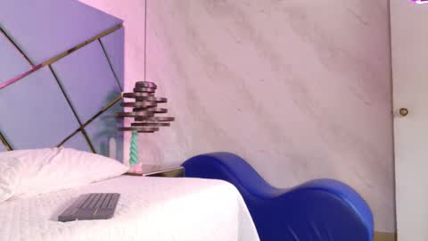 Snapshot of ammy_durand chatting on September 8, 7:24 pm ammy durand online show from September 8, 7:24 pm