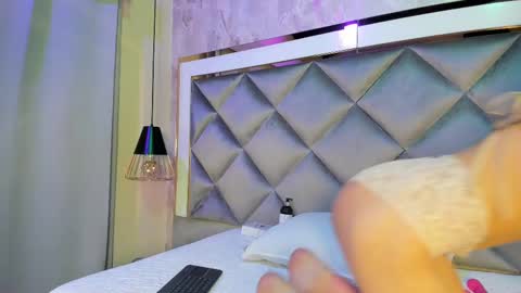Snapshot of ammy_durand chatting on February 23, 2:51 am ammy durand online show from February 23, 2:51 am