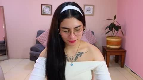 Snapshot of amy_lovelydoll chatting on October 3, 11:35 pm Amy online show from October 3, 11:35 pm