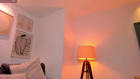 AMY R  online show from March 18, 1:17 pm