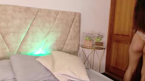 Snapshot of amyvegaa_ chatting on October 12, 2:42 pm amyvegaa_ online show from October 12, 2:42 pm