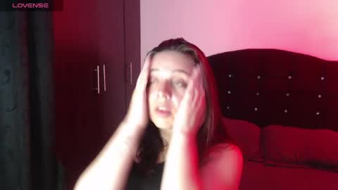 ana_arms_ online show from May 24, 9:43 pm