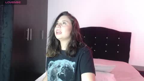 ana_arms_ online show from May 7, 6:47 pm