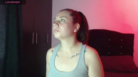 ana_arms_ online show from May 10, 8:26 pm