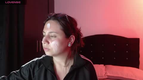 ana_arms_ online show from May 4, 3:57 am