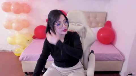 Im anna but you can call me as you want online show from April 10, 10:25 pm