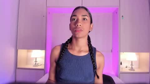 anaacollins_ online show from February 28, 11:36 am