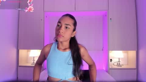 anaacollins_ online show from March 18, 11:27 am