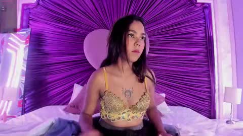 Snapshot of anaelle_bardin chatting on March 2, 7:23 pm Anna online show from March 2, 7:23 pm