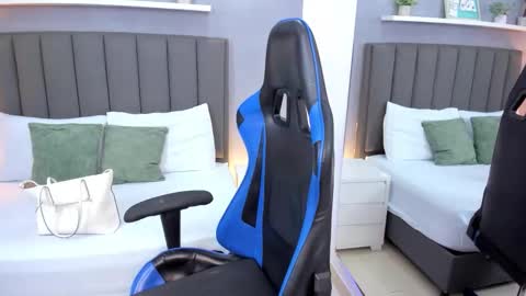 A N A online show from December 20, 8:38 pm