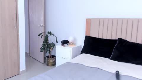 Ana Henao or Annie... Follow me ahenaocb Insta  X online show from October 27, 8:09 pm