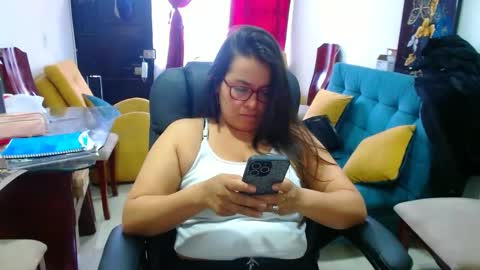 Snapshot of anaids_dam chatting on September 12, 8:33 pm anaids online show from September 12, 8:33 pm
