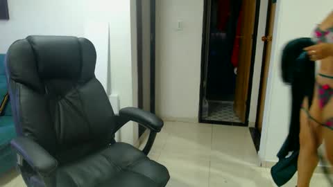 Snapshot of anaids_dam chatting on September 28, 8:40 pm anaids online show from September 28, 8:40 pm