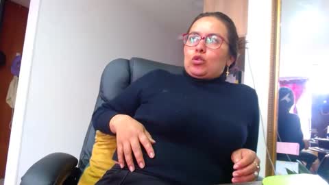 Snapshot of anaids_dam chatting on September 11, 8:32 pm anaids online show from September 11, 8:32 pm