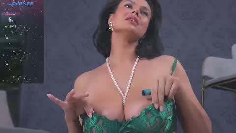Snapshot of anaisleblanc chatting on October 1, 4:44 am Anais online show from October 1, 4:44 am