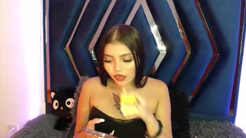 analymilles online show from April 30, 8:14 pm