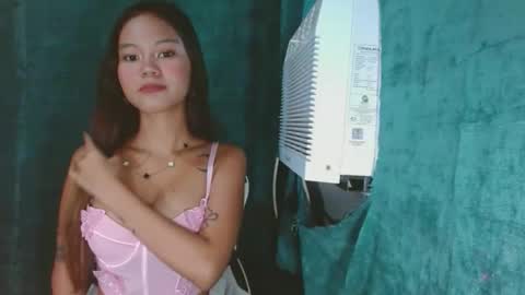 andiaprecious_ online show from April 4, 5:47 am