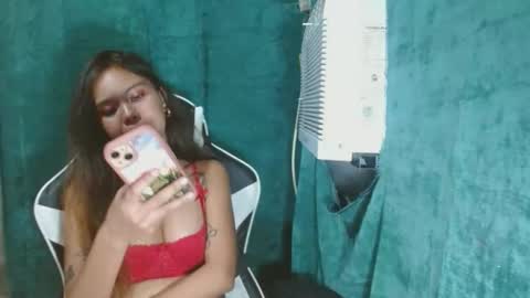 andiaprecious_ online show from April 18, 10:39 am