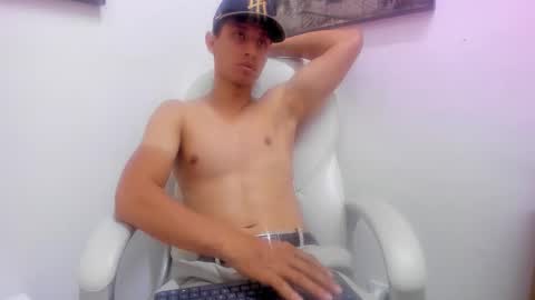 Snapshot of andre_blow chatting on September 9, 1:55 pm Andre Blow online show from September 9, 1:55 pm
