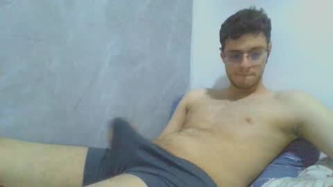 andres129494 online show from December 17, 2:40 am