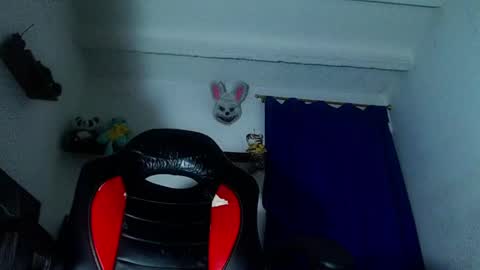 Andrs   o online show from April 12, 8:07 am