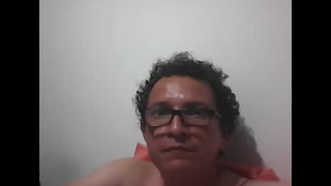 andresfloga online show from October 20, 3:22 am