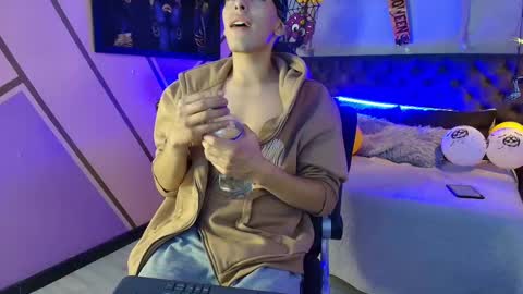 Andreuw Wolf online show from October 31, 4:13 am