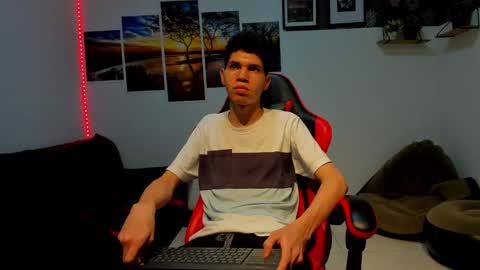 andrew_2811 online show from October 2, 6:23 am