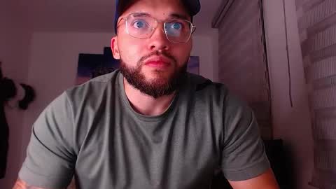 andrew_holden__ online show from November 17, 11:40 pm