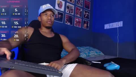 Snapshot of andrew_hoult chatting on December 15, 4:18 am Andrew online show from December 15, 4:18 am