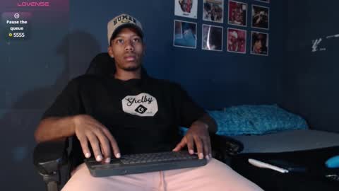 Snapshot of andrew_hoult chatting on January 22, 10:05 pm Andrew online show from January 22, 10:05 pm