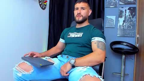 Snapshot of andrewdiaz_ chatting on October 20, 6:18 am Andrew Diaz online show from October 20, 6:18 am