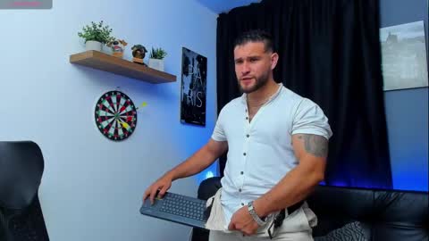 Snapshot of andrewdiaz_ chatting on February 12, 12:58 am Andrew Diaz online show from February 12, 12:58 am