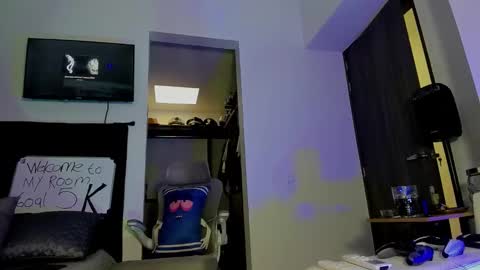 Andrew Johnson online show from November 6, 6:00 pm