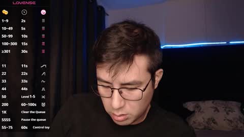 andrewmhilton_ online show from November 19, 7:08 am