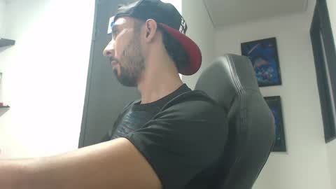 Snapshot of andruwang chatting on December 6, 3:46 am Andru online show from December 6, 3:46 am