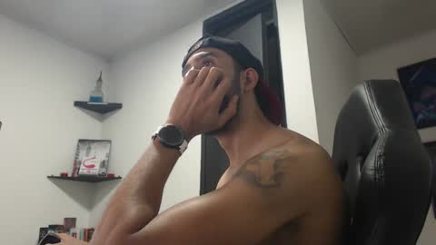 Snapshot of andruwang chatting on January 8, 10:06 pm Andru online show from January 8, 10:06 pm