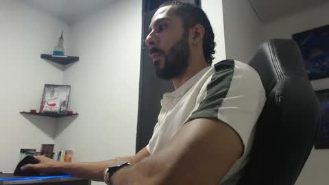 Snapshot of andruwang chatting on December 20, 6:40 am Andru online show from December 20, 6:40 am