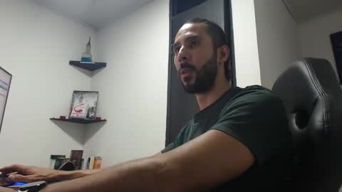 Snapshot of andruwang chatting on December 18, 8:20 am Andru online show from December 18, 8:20 am