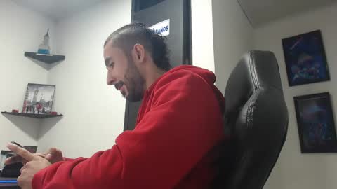 Snapshot of andruwang chatting on December 23, 5:17 am Andru online show from December 23, 5:17 am