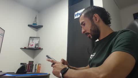 Snapshot of andruwang chatting on December 18, 5:15 am Andru online show from December 18, 5:15 am