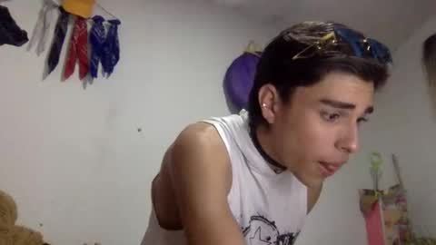 andryt31135 online show from May 19, 2:51 am